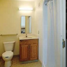 Private bathroom in Eastview Terrace rooms