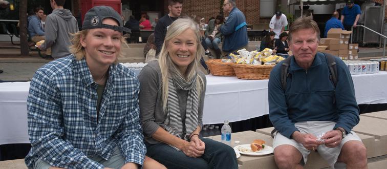 Family enjoying tailgate lunch at Parents & Families Weekend
